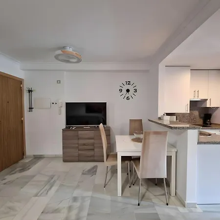 Centrally Located Penthouse A103 * フエンヒロラ