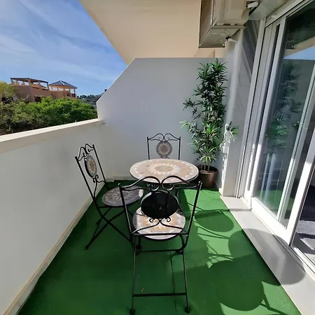 アパート Centrally Located Penthouse A103 フエンヒロラ