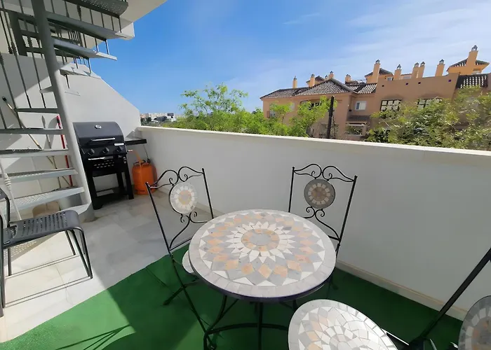 Centrally Located Penthouse A103 フエンヒロラ